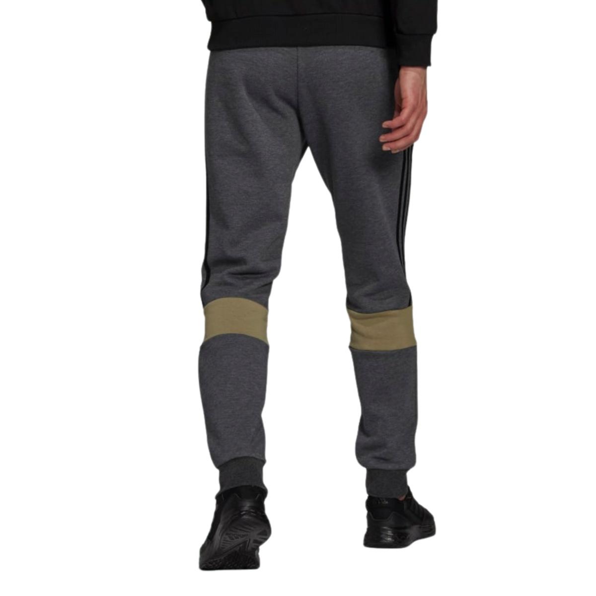 Pantaloni Fitness Uomo Adidas Essentials Fleece Colorblock - Colore DarkGrey/Black/OrbitGreen